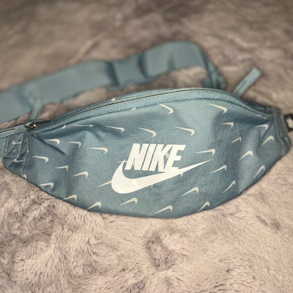 Nike Fanny Pack Belt Bag - Picture 1 of 5